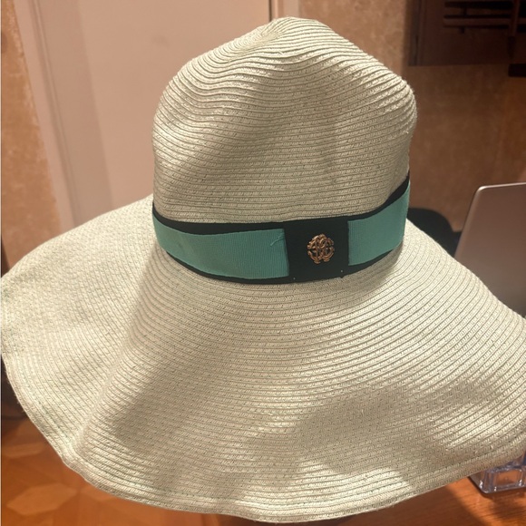 Roberto Cavalli Mint Green Wide Brim Hat
Never worn . New excellent condition - Picture 1 of 4